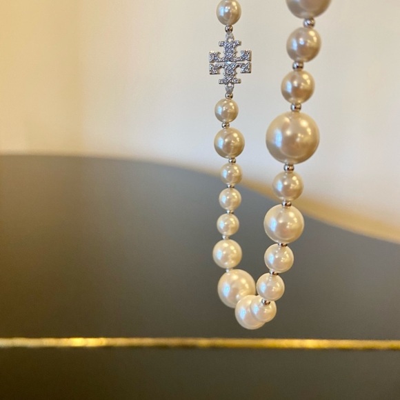 NWT Authentic classic rare Tory Burch Pearl Crystal Short Necklace - Picture 16 of 16